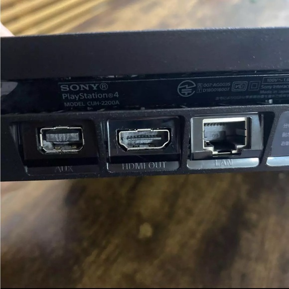 PlayStation 4 slim included with 2 controllers and 5 game disc 100% function - Picture 5 of 13